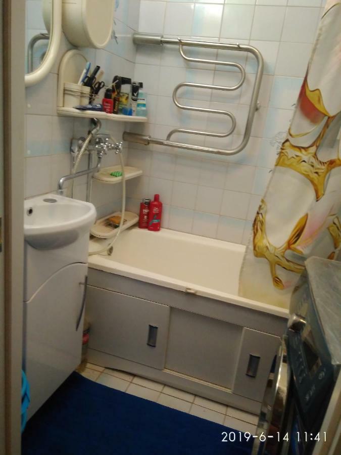 Комната Для Гостей Рядом С Станцией Метро Каменная Горка Minsk Exteriör bild