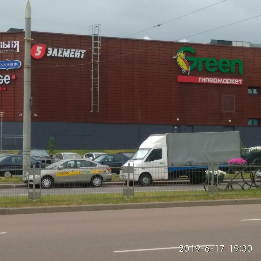 Комната Для Гостей Рядом С Станцией Метро Каменная Горка Minsk Exteriör bild